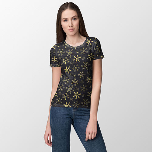 dziewczyna w koszulce w śnieżynki