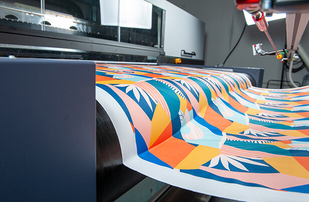 How to print a pattern on a woven or knitted fabric
