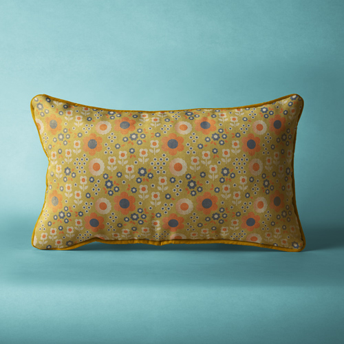 poduszka z materiału z wzorem lata 60te