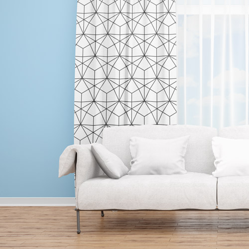 zasłona zadrukowana czarno-białym wzorem