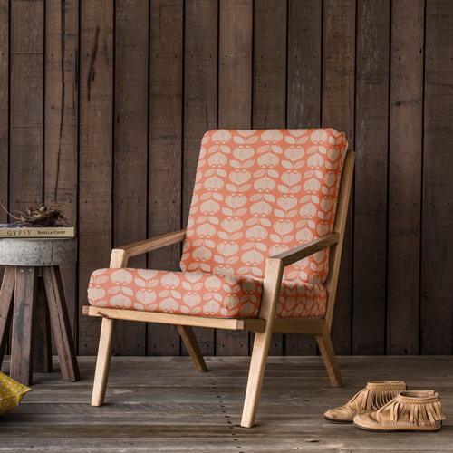 fotel obity materiałem z lat 60tych